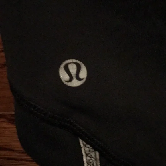 Lululemon leggings w/ ruffle and reflective ankle size 10 - Picture 5 of 5